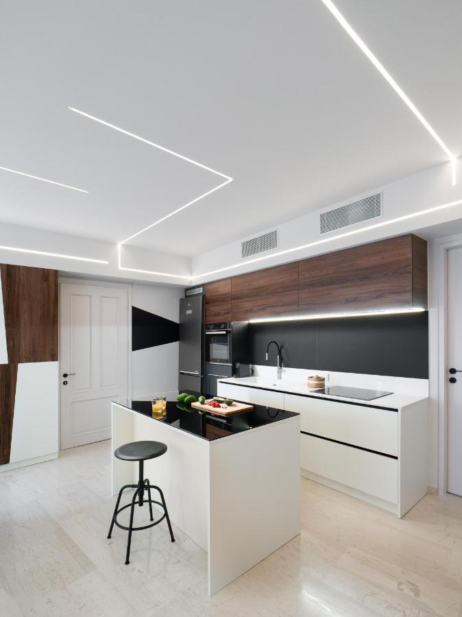 The H Experience - Stylish 2bd With Balcony In Center Apartment
