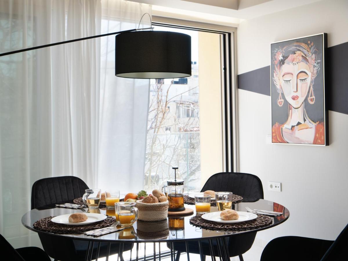 The H Experience - Stylish 2bd With Balcony In Center Apartment